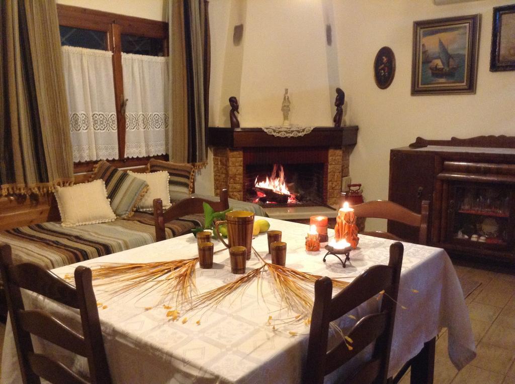 Menelaos Apartments Lefokastro Bilik gambar