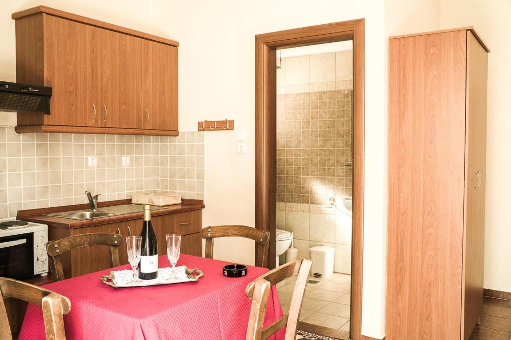 Menelaos Apartments Lefokastro Bilik gambar